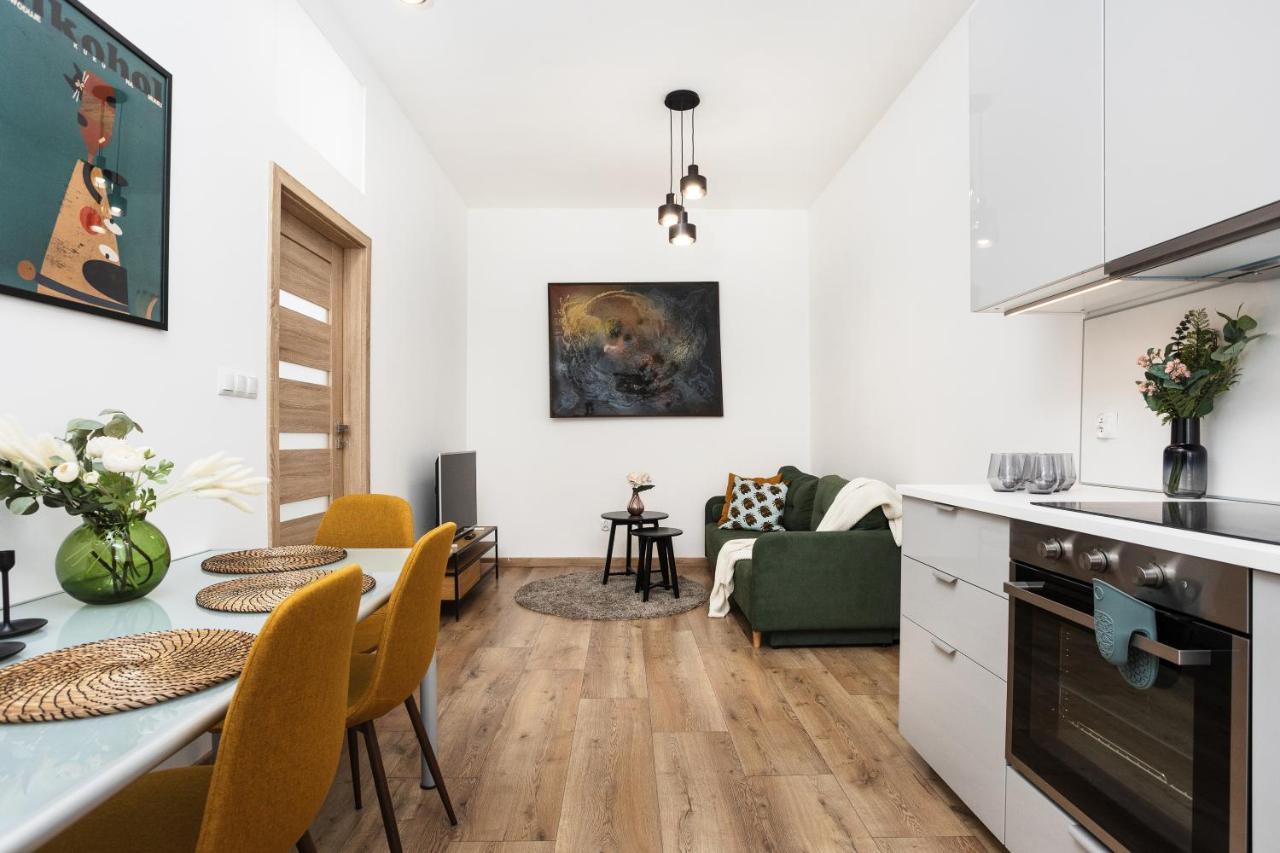 Appartement Bosacka X 1' Main Train & Bus Station - By Upstairs