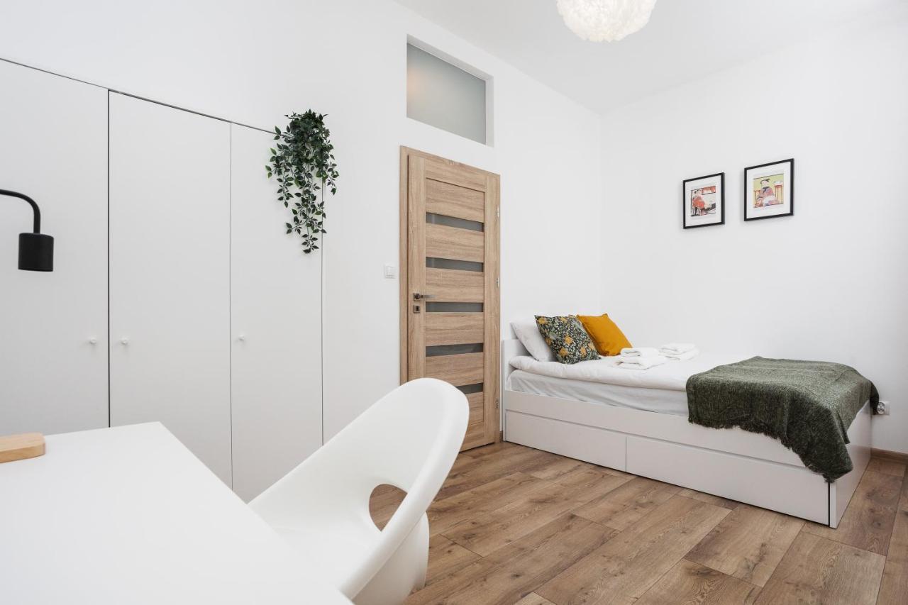 Appartement Bosacka X 1' Main Train & Bus Station - By Upstairs
